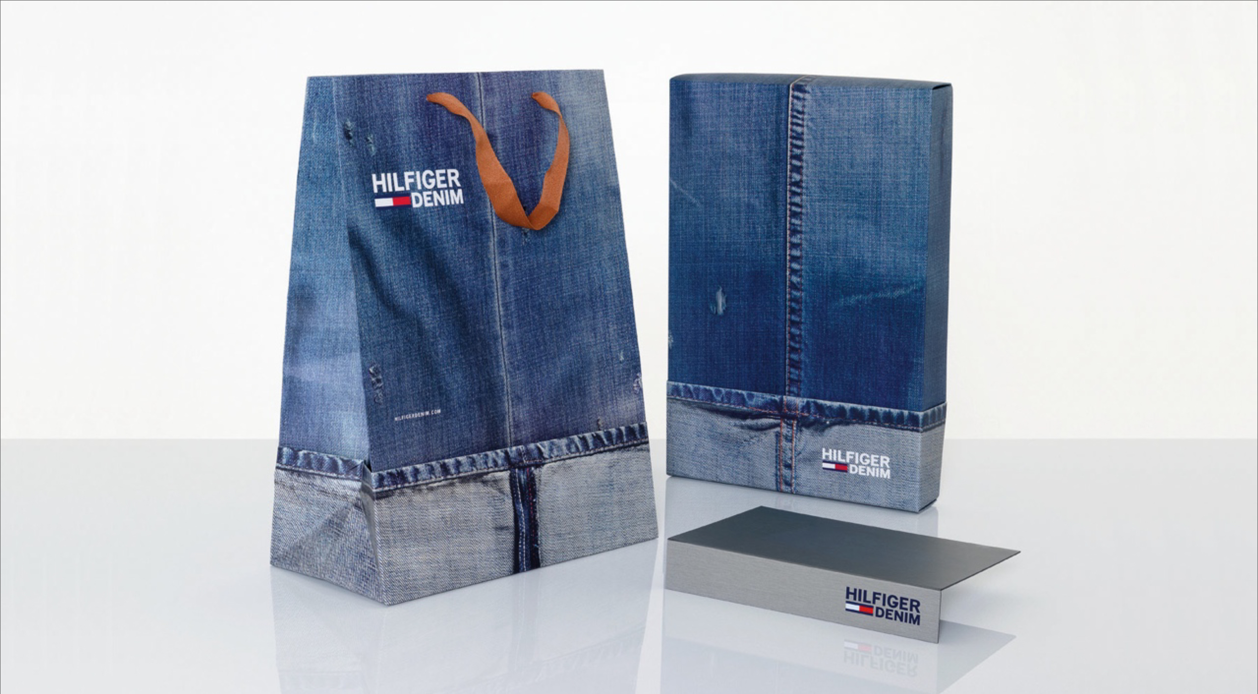 This bag was a bit of a puzzle for the production people. Based on the turn-up on the leg of a pair of jeans, we wanted the fold to be real and not a photo printed on paper. The result was pretty amazing and this bag has picked up some awards over t