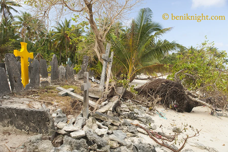 A freshly eroded cemetery. Luaniua
