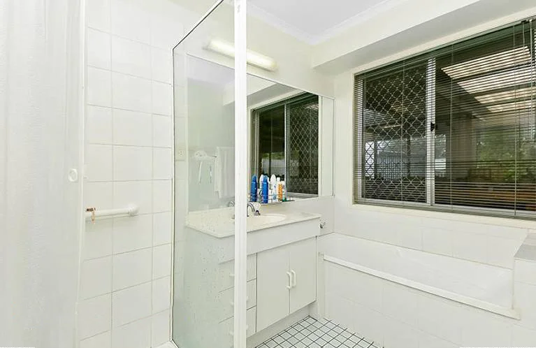 62 Bottlebrush Drive 5.jpg