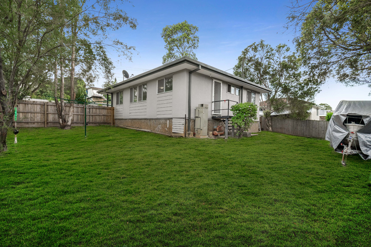 32 Sunrise Street, Beenleigh - (3).jpg