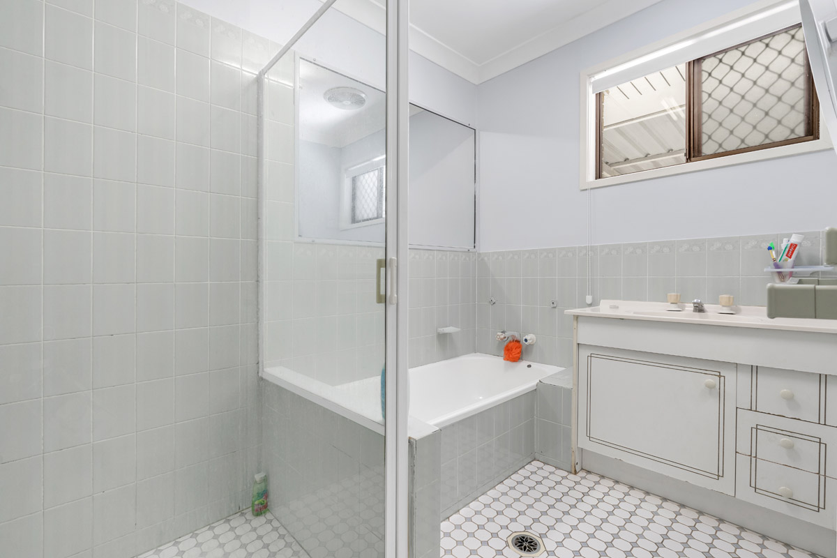 24 Quarrian Crescent, Beenleigh - (2)(Web).jpg