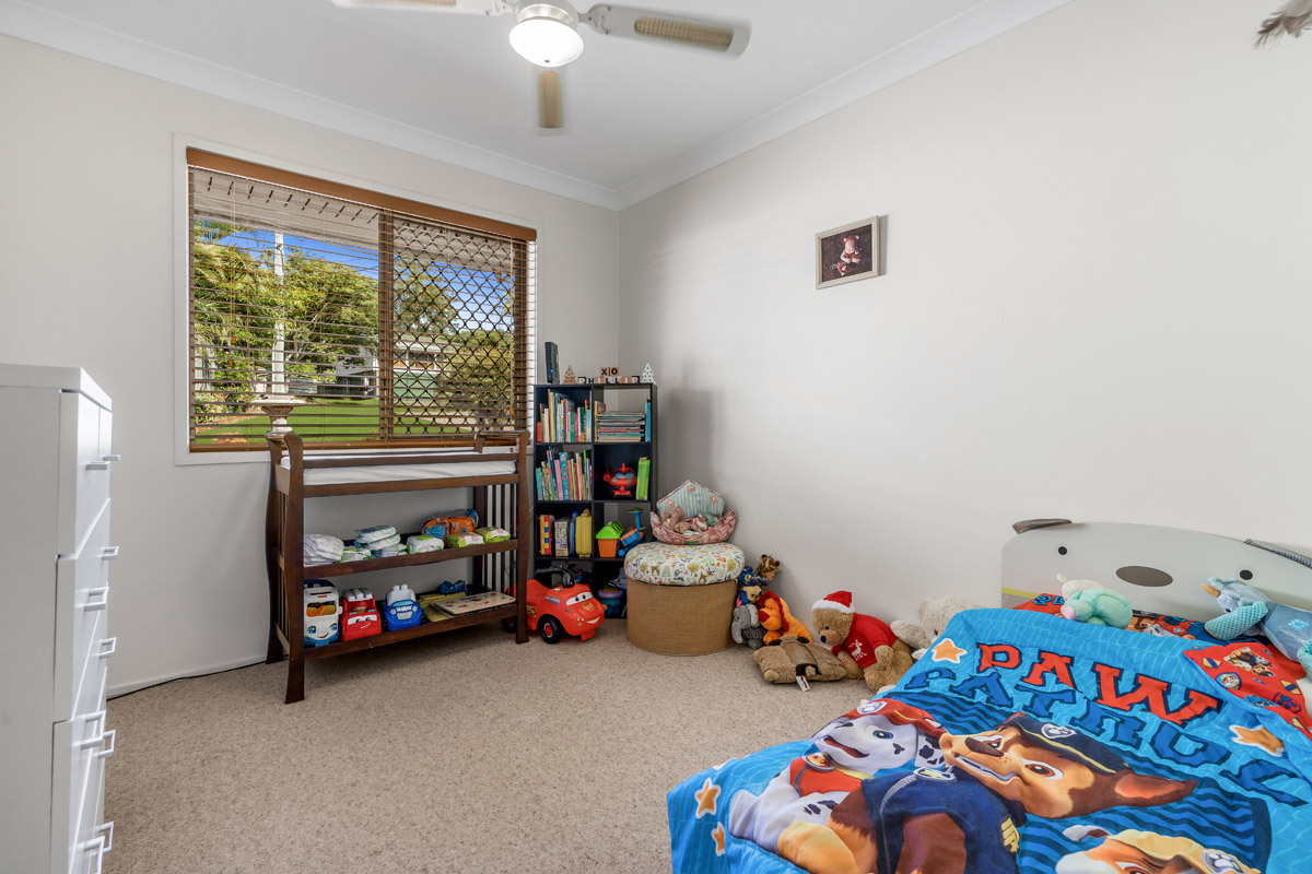 24 Quarrian Crescent, Beenleigh - (4)(Web).jpg