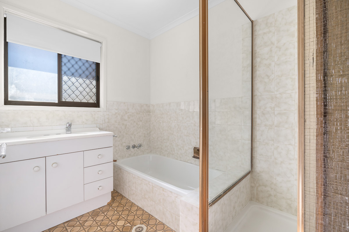 11 Yeomans St, Mount Warren Park - (8)(Web).jpg