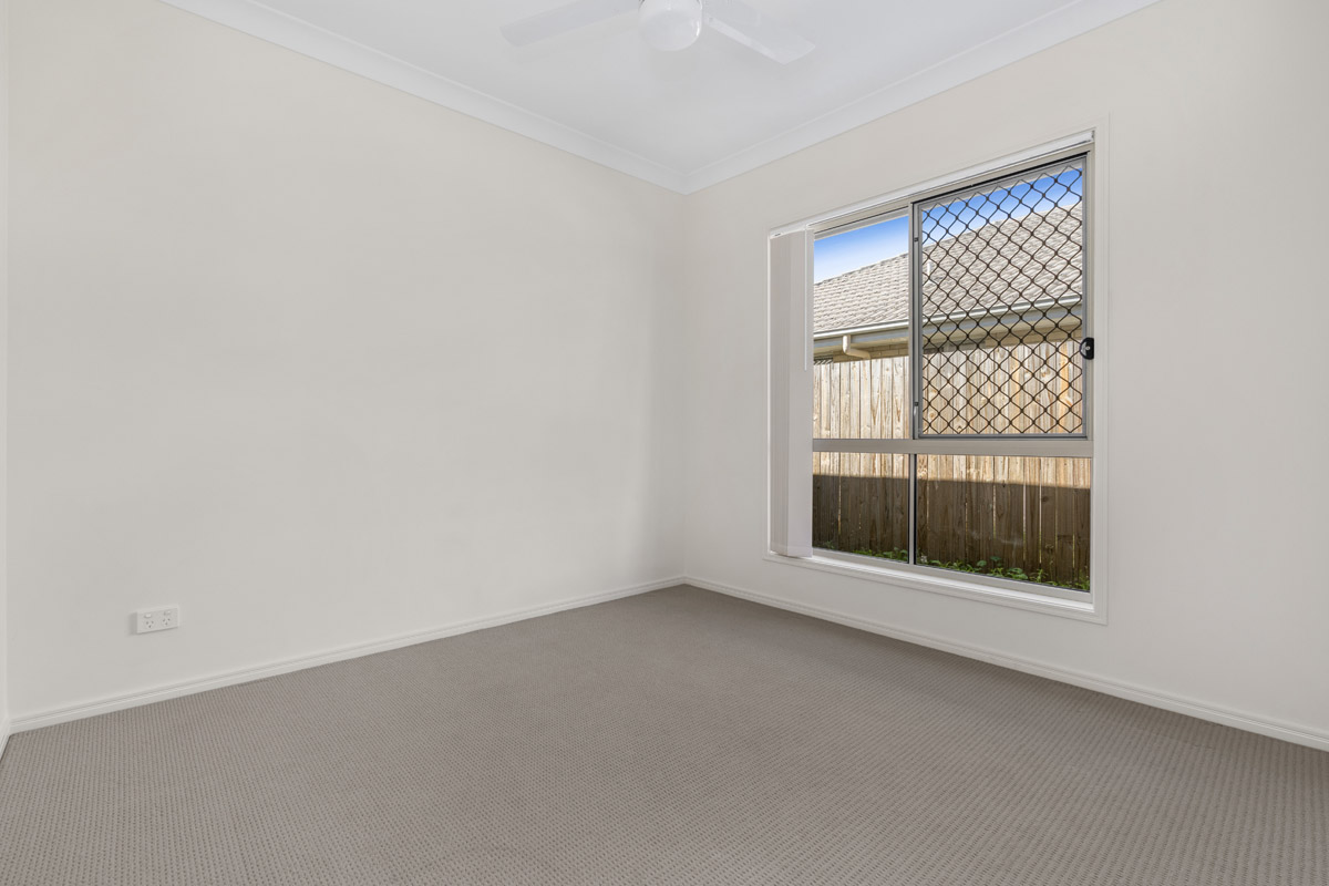 8 Bruce Baker Crescent, Crestmead - (2)(Web).jpg