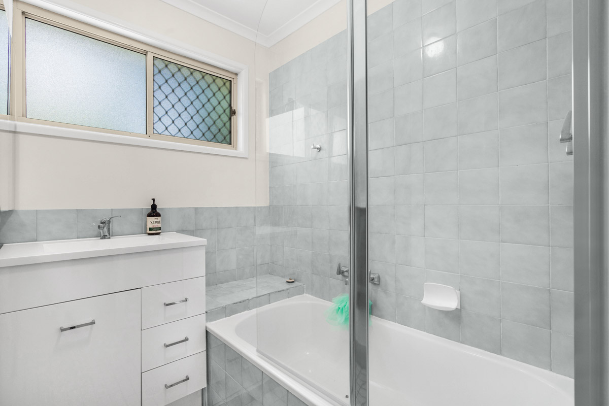 1 Walcha Ct, Beenleigh - (3)(Web).jpg