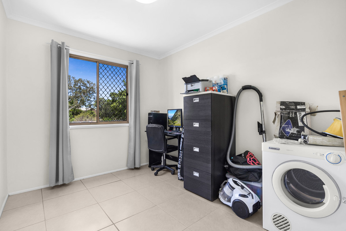 1 Walcha Ct, Beenleigh - (4)(Web).jpg