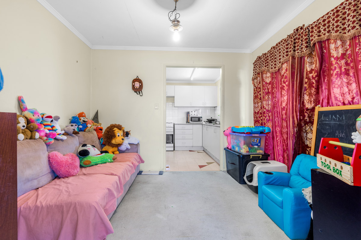 21 Brownhill Street, Logan Central - (6)(Web).jpg