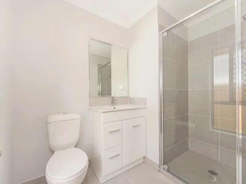 6 Ensuite.jpg