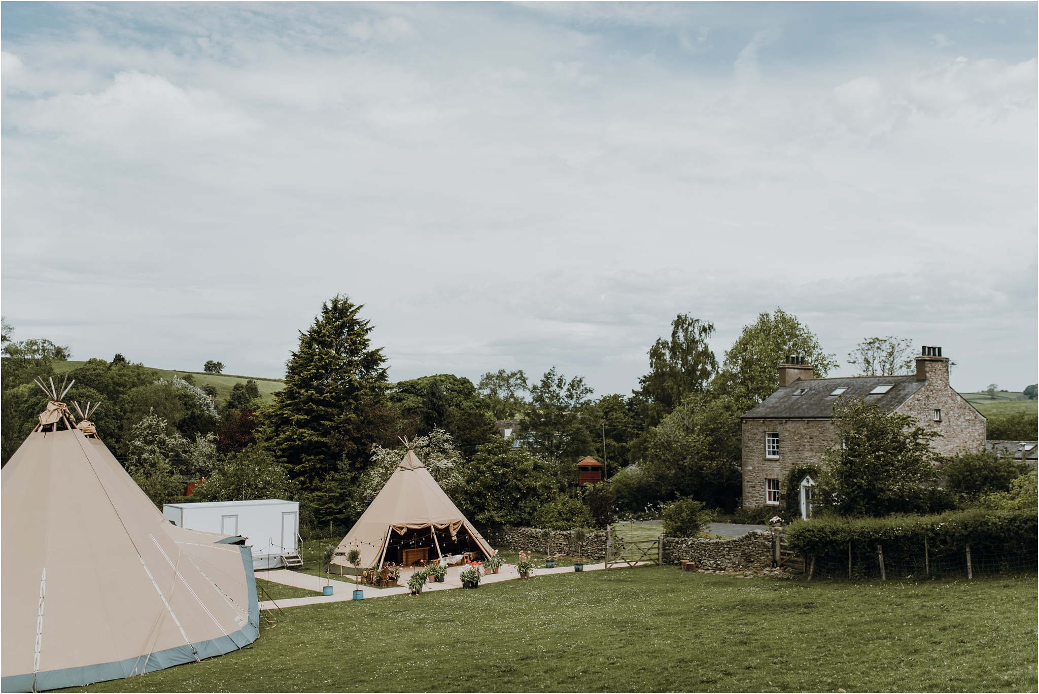 Outdoor-country-wedding-Edinburgh-photographer__0156.jpg
