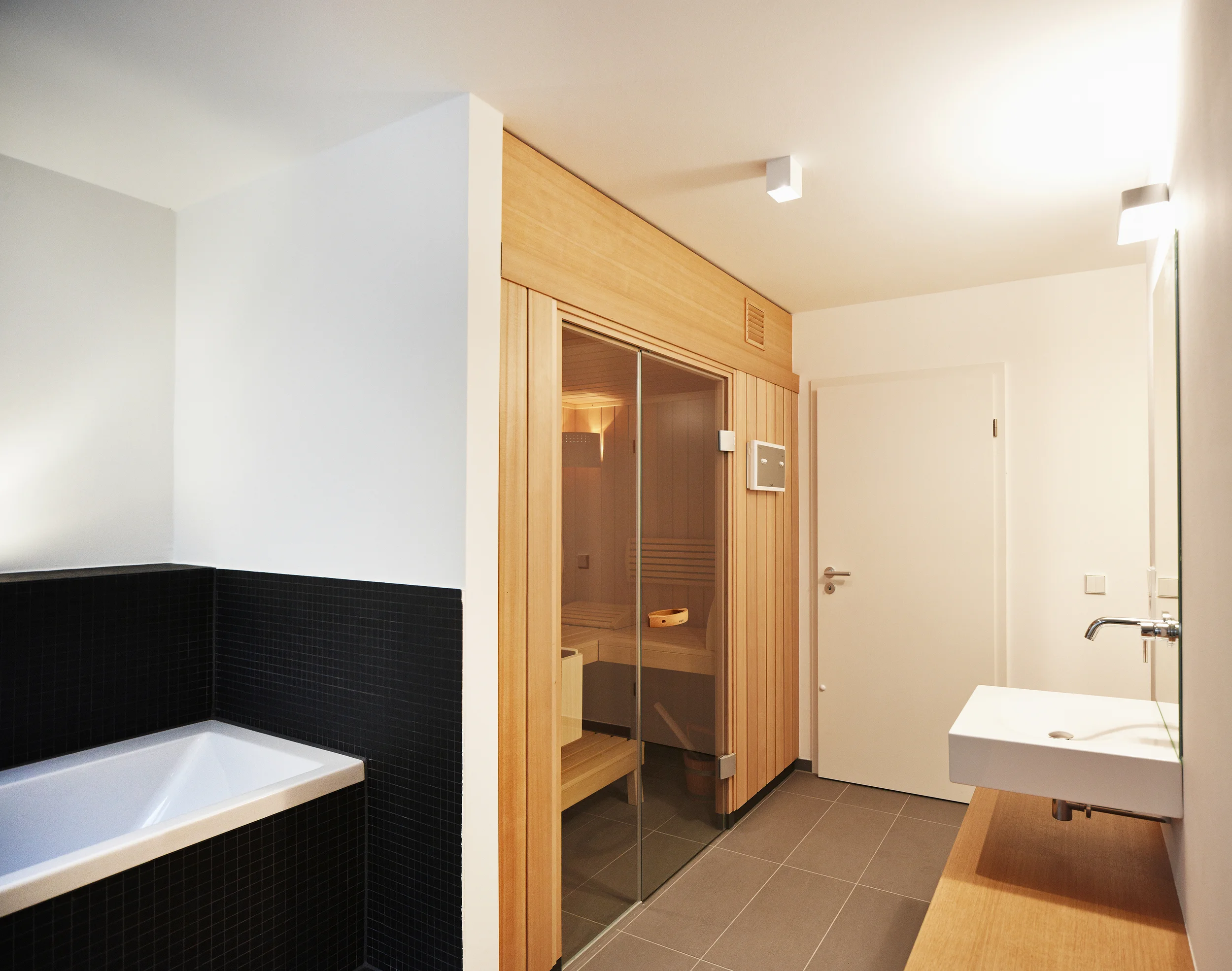 GÄSTEBAD MIT SAUNA