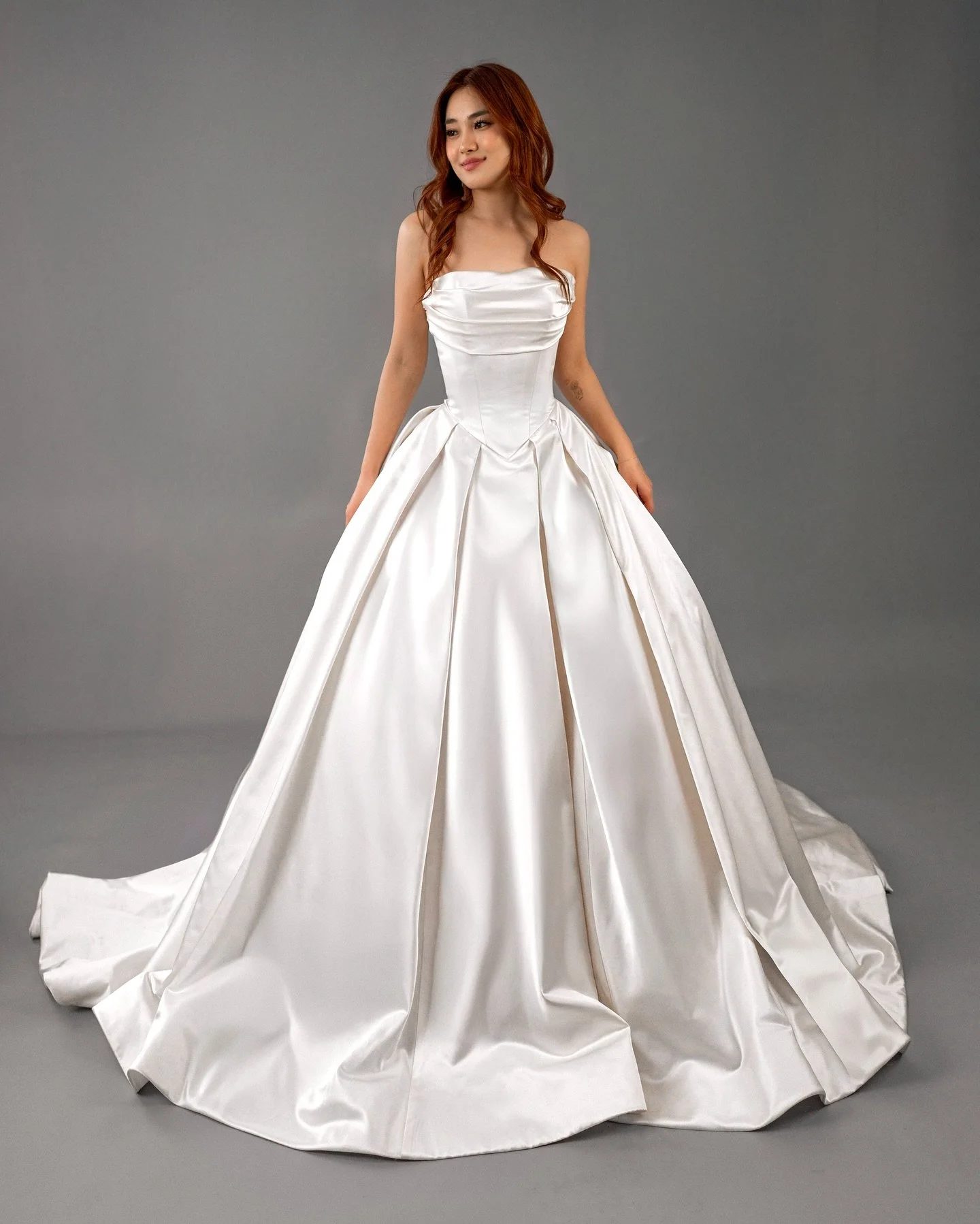 R U T H ✨

No bow, no sleeves&hellip; no problem! Ruth keeps it clean, bold, and beautifully timeless in luxe mikado. Just pure structure, shine, and main character energy. 💫

#bridetobe #blanchebridal #2025bride #mikadoweddingdress #modernballgown 