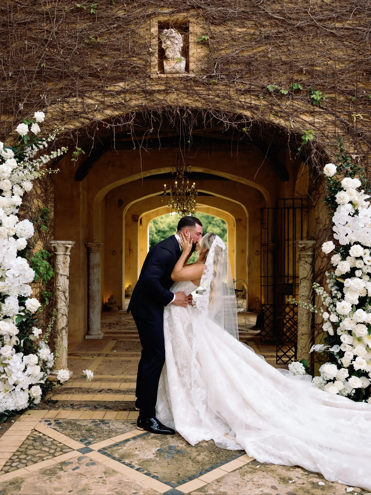 Congratulations to our beautiful #blanchebride @annalouiseh_ and her dashing groom! We&rsquo;re so honoured to have created your Belle #weddingdress , what a vision you are! 

Wedding Dress&nbsp;@blanchebridal
Wedding Planning&nbsp;@byronbayluxurywed