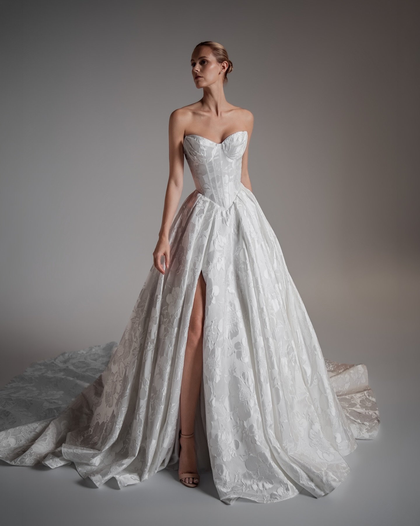 Say hello to M A E L L E ✨

Elegant, romantic, and just a little bit playful. Crafted from embossed mikado with delicate floral textures, Ma&euml;lle features a sculpted basque waist and softly pleated cups that shape the figure beautifully. And that