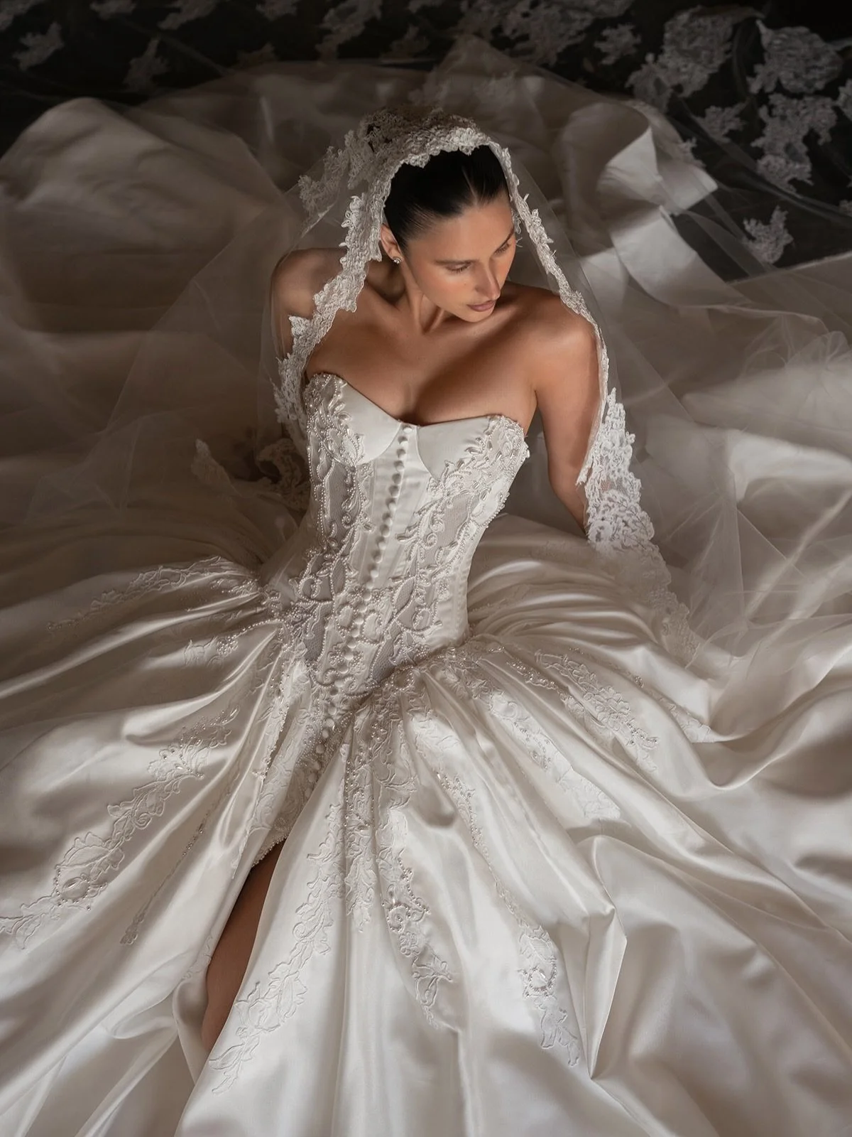 C O N S T A N C E  in the spotlight 🤍

Combining sculptural structure with intricate detailing, this beauty is fearless, luxe and polished from every angle.

Come try her on in our Sydney showroom 💫

#blanchebridal #stellaire #bridetobe