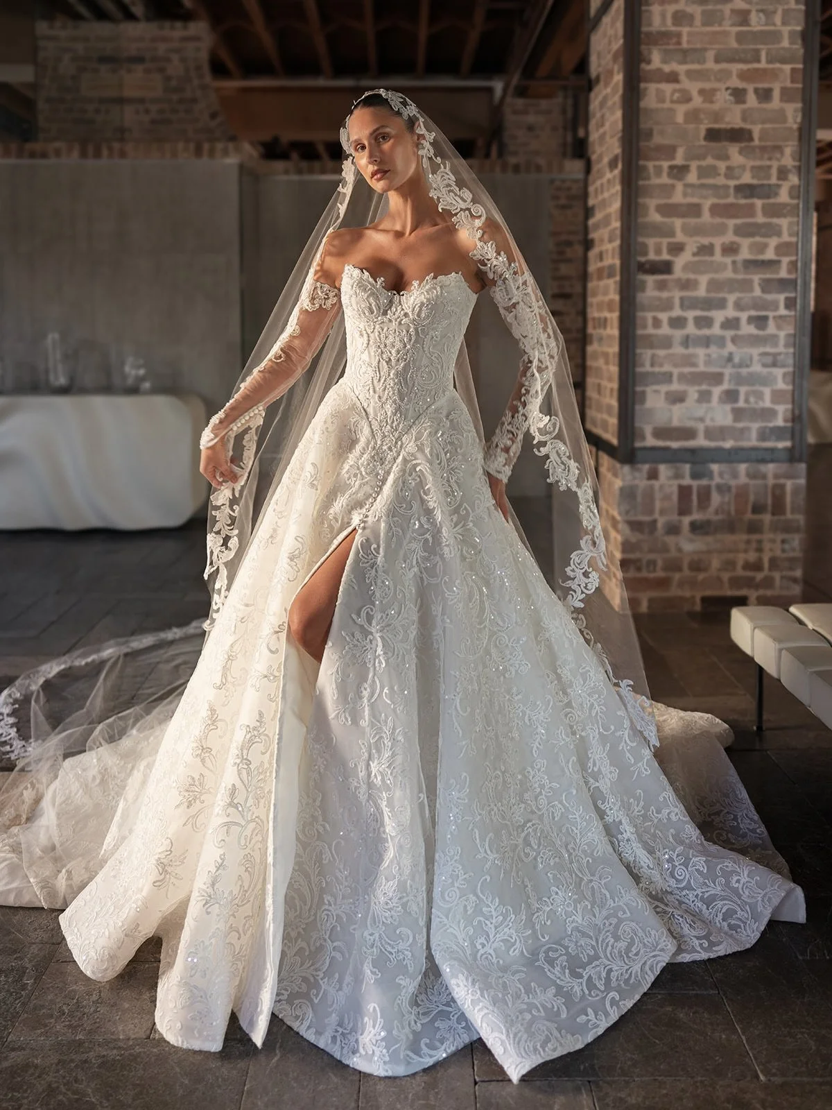 Meet A N A S T A S I A 🤍

Sweetheart neckline, basque waist, sparkly lace, soft beading, and a big dreamy organza skirt without the heavy drama. And yes, she has a pearl-button split ✨

Romantic, floaty, and ready for her aisle moment.

#blanchebrid