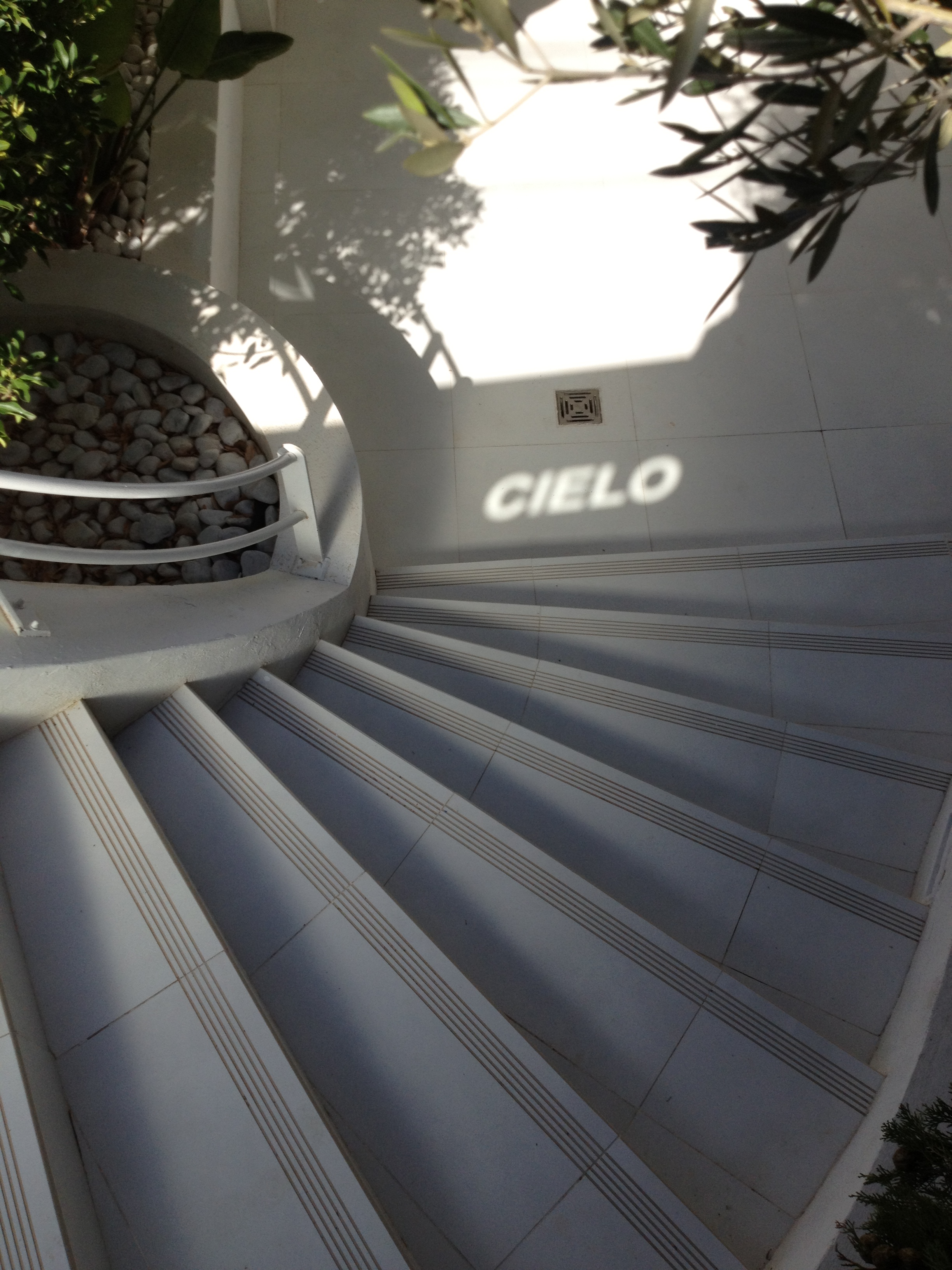 As the sun moves during the day it projects the name of the house on the entrance steps inside.