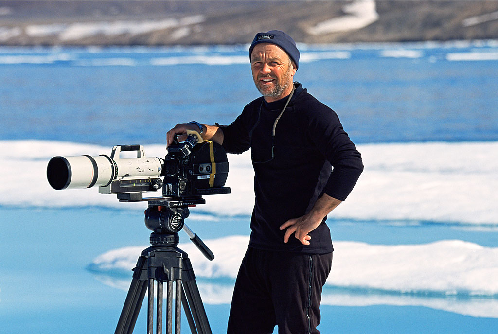 Doug-Allan-films-in-the-Arctic.jpg