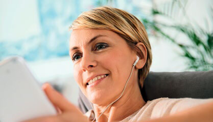 Ascolta la musica con le cuffie
