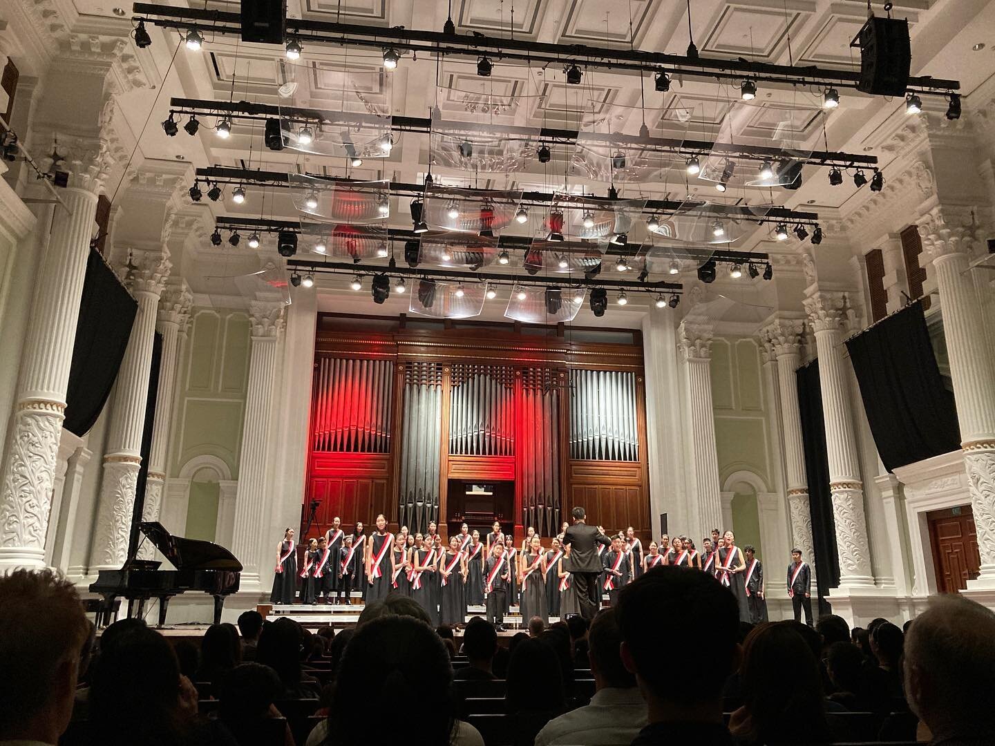 Bravo @voicesofsingapore Children&rsquo;s Choir!! 👏🏻👏🏻 It was such a lovely concert. Thank you for premiering my work and bringing it to life! 
My heartfelt thanks and gratitude to @dariuslim_official for this wonderful opportunity and all who ha