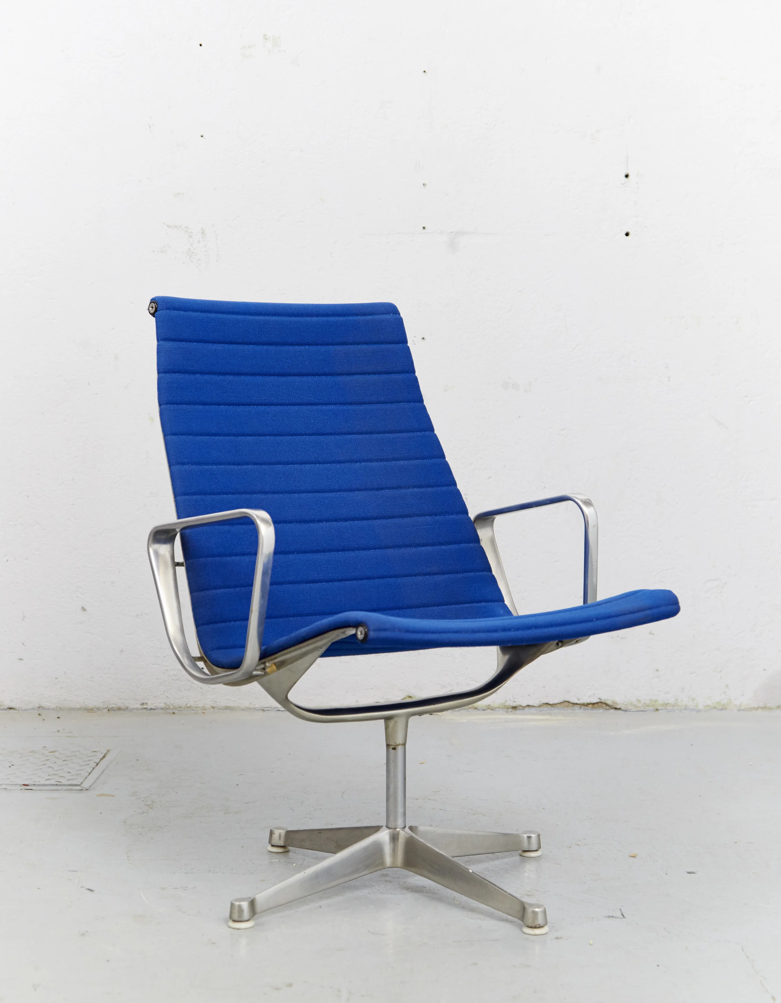 Eames_EA115_01.jpg