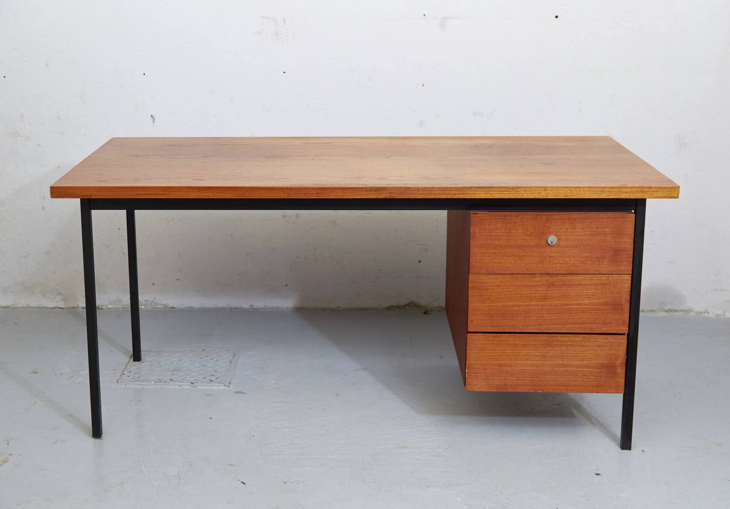 Knoll-Schreibtisch_02.jpg