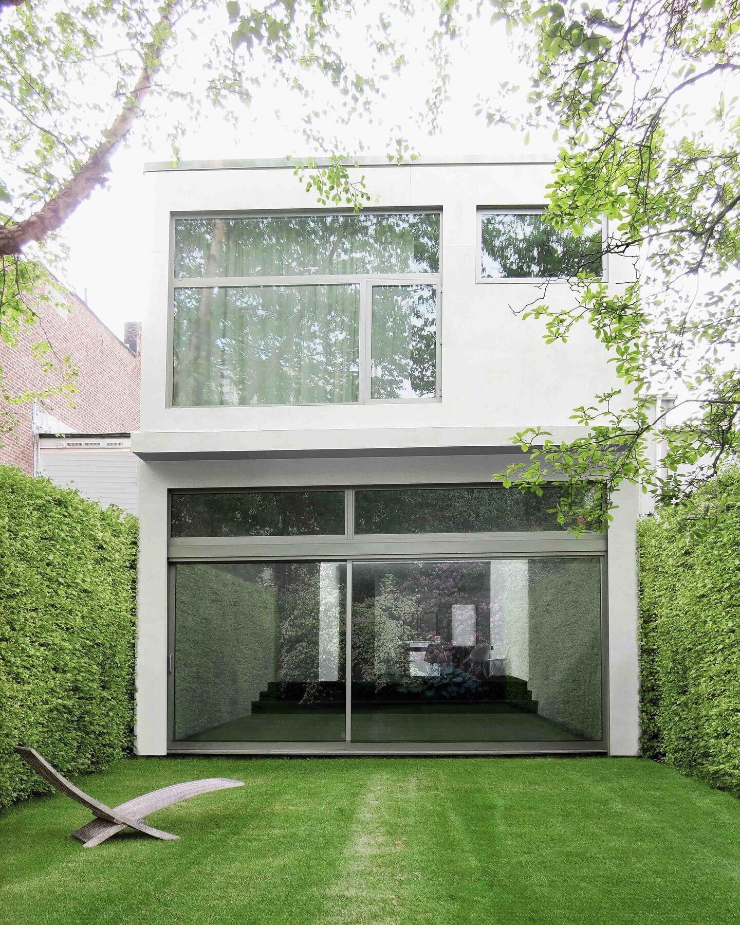 Instead of the typical rear extension we designed a modern pavilion to the rear separated from the old house by a double height glass atrium which feels like an outdoor courtyard and floods the existing house with light instead of burying it in darkn