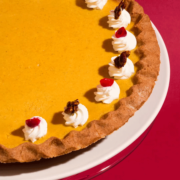 LAZY-MOM-narcissa-pie-henge.gif
