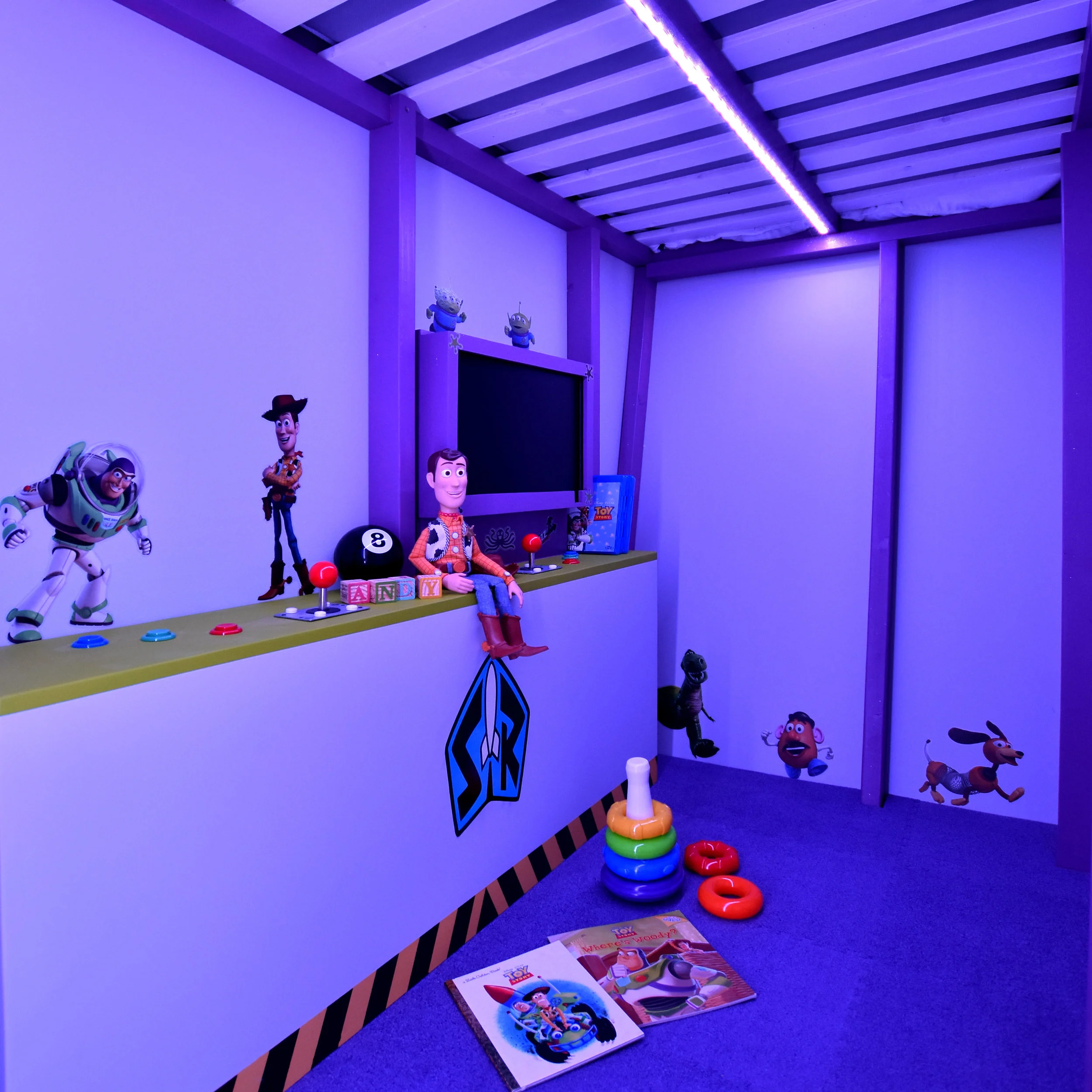 buzz lightyear spaceship bed