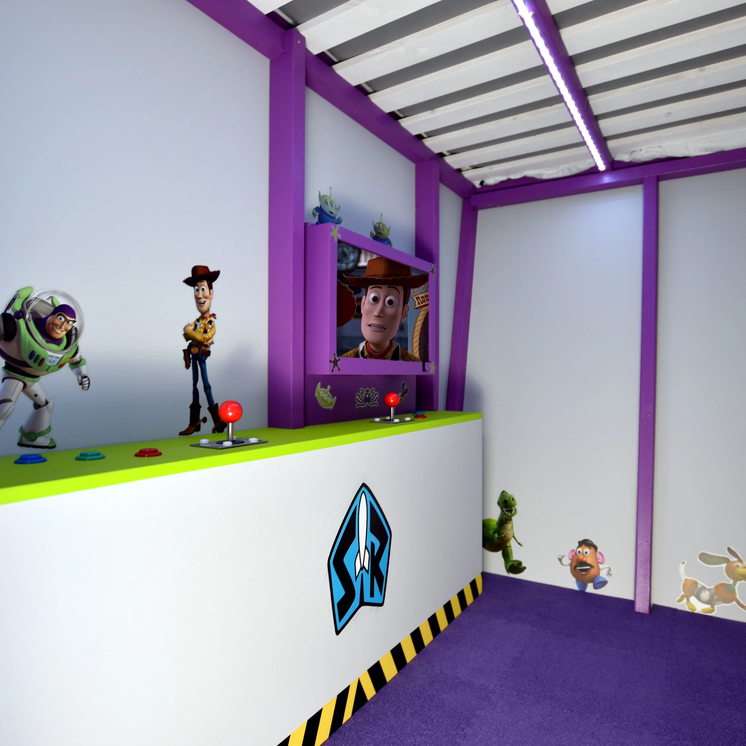 buzz lightyear spaceship bed