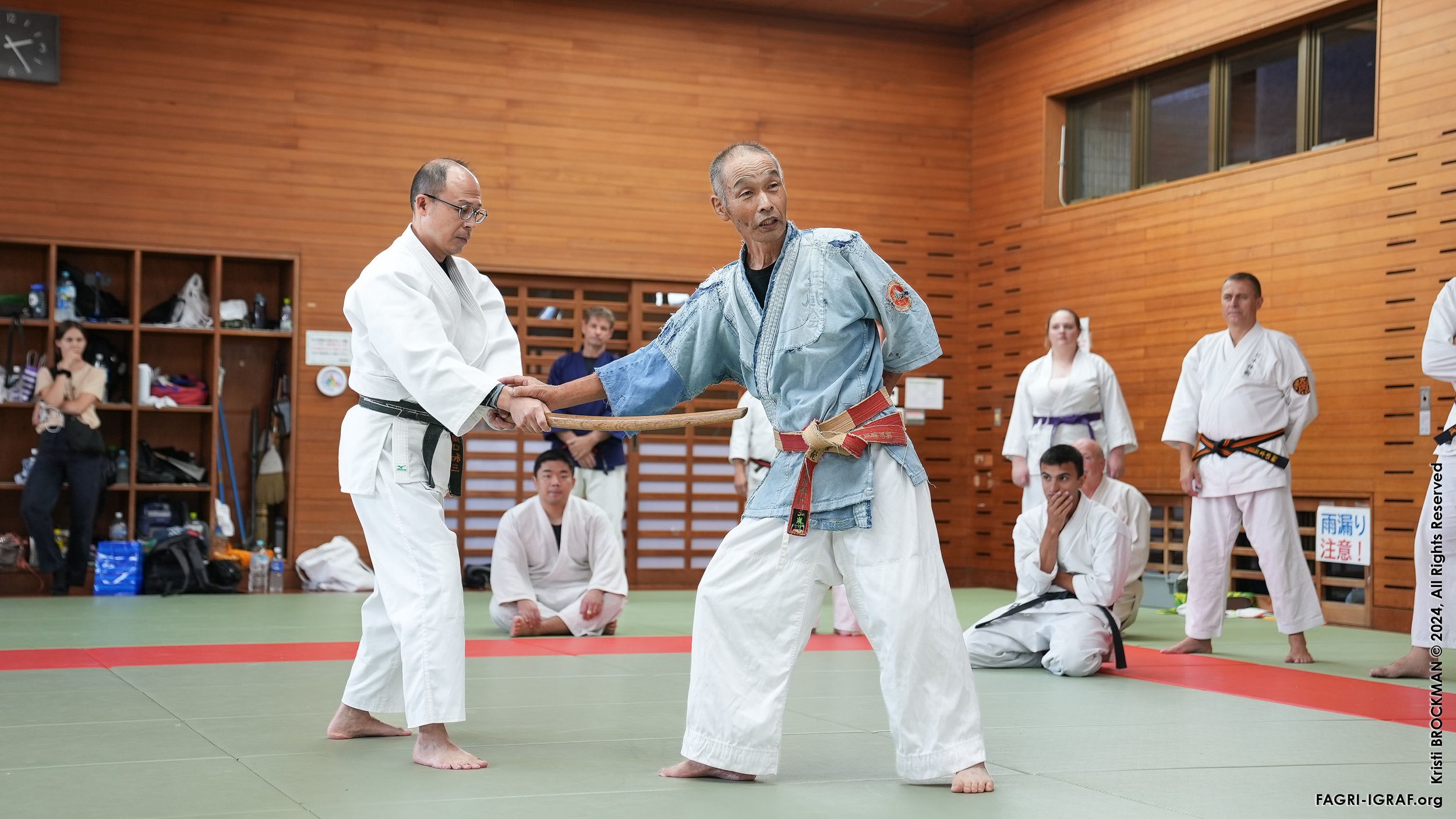  WASHIZU Sensei instruisant sur le bokken emonodori 