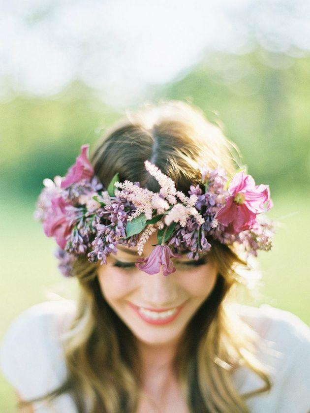 tips-and-ideas-for-wearing-fresh-flowers-in-your-hair-for-your-wedding-441-int.jpg