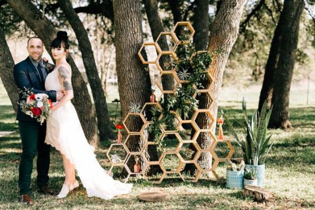 09-stacked-hex-backdrop-with-air-plants-and-succulents-for-a-quirky-look.jpg