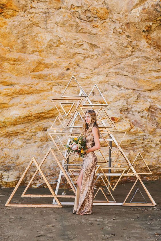 18-metallic-wooden-triangle-backdrop.jpg