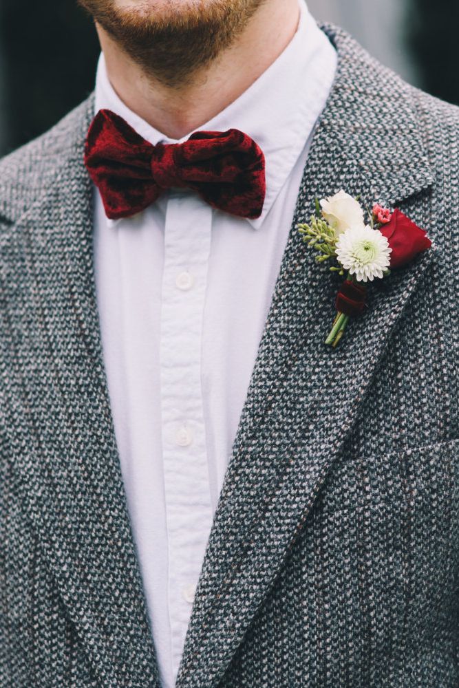 ebdeffbd7f1b3e0492b4b4e50f6cdfc3--velvet-bow-tie-manly-things.jpg