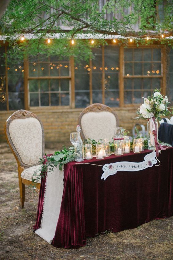 23-burgundy-tablecloth-for-a-sweetheart-table.jpg