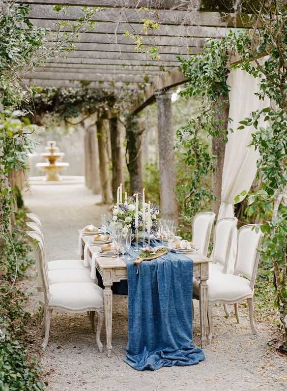 21-blue-velvet-table-runner-for-a-refined-wedding-table-setting.jpg