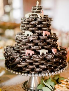 b639c7b1037396a551ea6e5be99d054f--oreo-wedding-cake-alternative-wedding-cakes.jpg