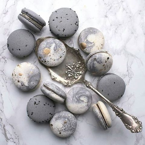 grey-marbled-macarons.jpg