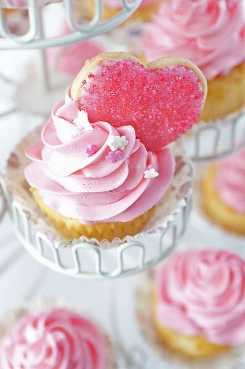 38e7bce1bcc2d916ab19febaa5423591--valentine-day-cupcakes-heart-cupcakes.jpg