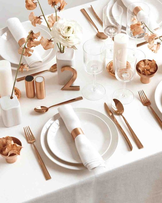 29-simple-modern-tablescape-with-copper-details-is-a-great-and-edgy-idea.jpg
