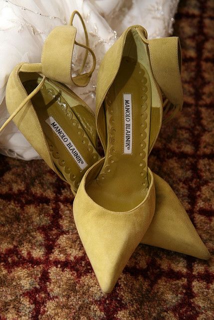 16-suede-wide-ankle-strap-heels-by-Manolo-Blahnik-will-be-a-great-choice-for-a-fall-bride.jpg