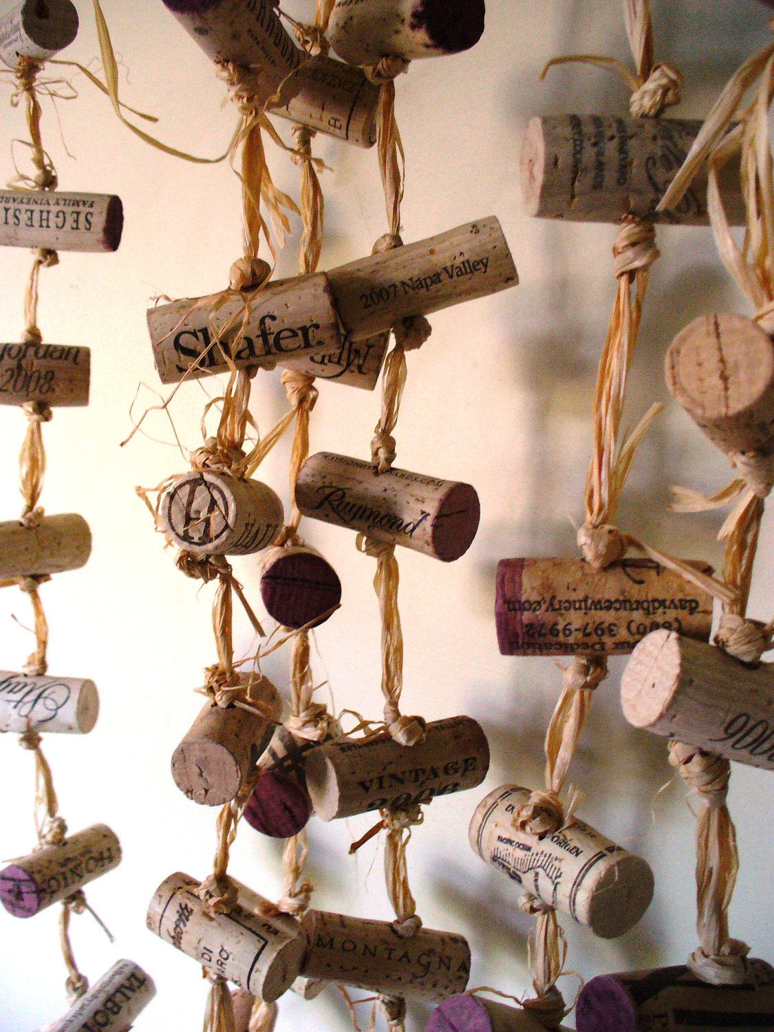 curtain-from-wine-bottle-corks (1).jpg