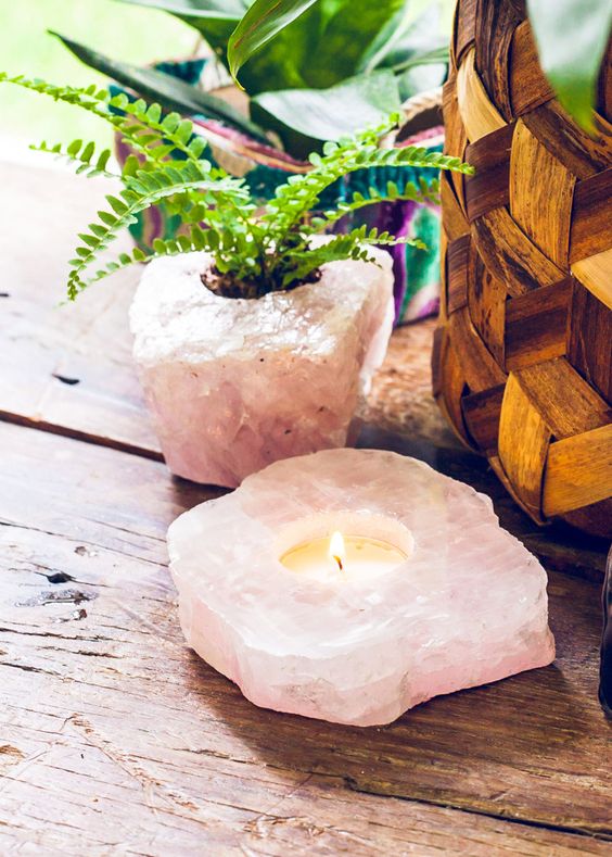 02-rose-quartz-slab-candle-holder-looks-gorgeous-and-refined.jpg