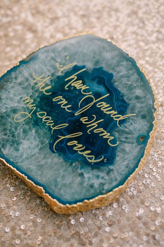 13-agate-wedding-decor-with-gold-calligraphy-will-show-up-your-favorite-quotes-and-thoughts.jpg