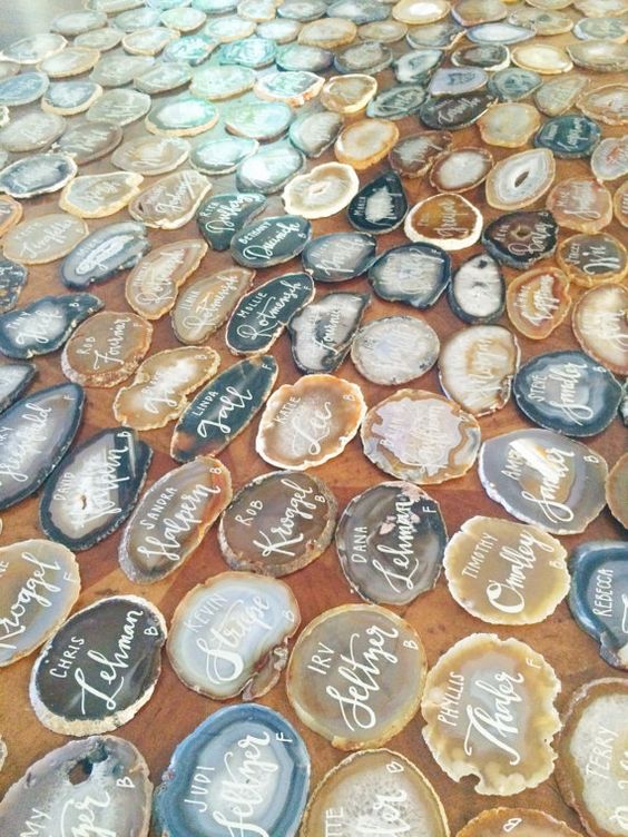 03-agate-slice-place-cards-look-very-eye-catchy.jpg