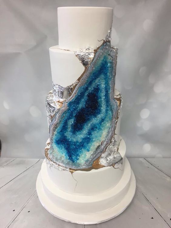 18-blue-geode-wedding-cake-with-a-silver-edge-is-suitable-for-seaside-weddings.jpg