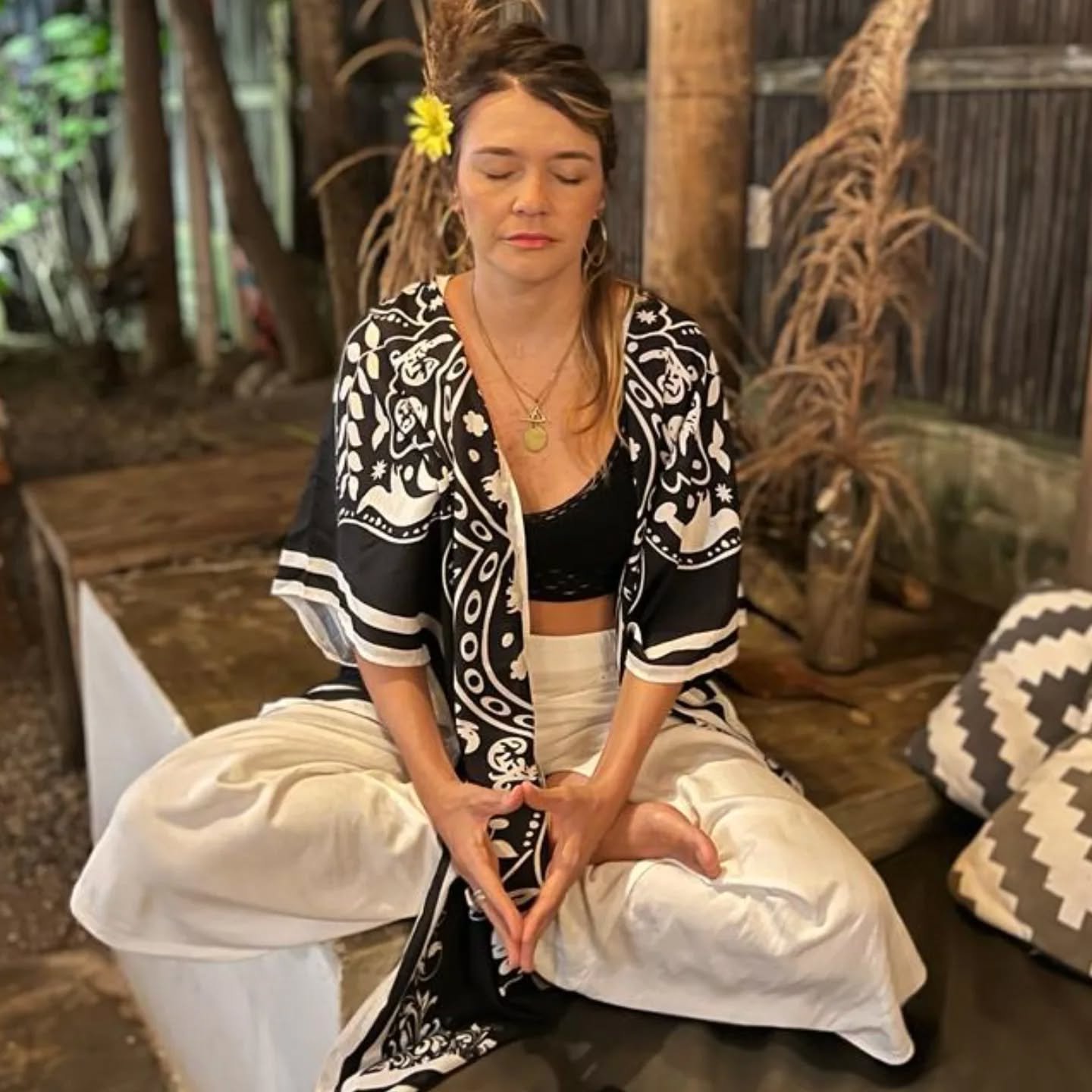 Los jueves huelen a t&eacute; y a silencio.

7pm. Ya sabes d&oacute;nde, y si no, preg&uacute;ntame 🙃✨

T&eacute; 🍵espero

🧘&zwj;♀️🍵MediT&eacute;mos 🍵🧘&zwj;♀️

"La mente entrenada es la fuente de la felicidad."
&mdash; Shantideva