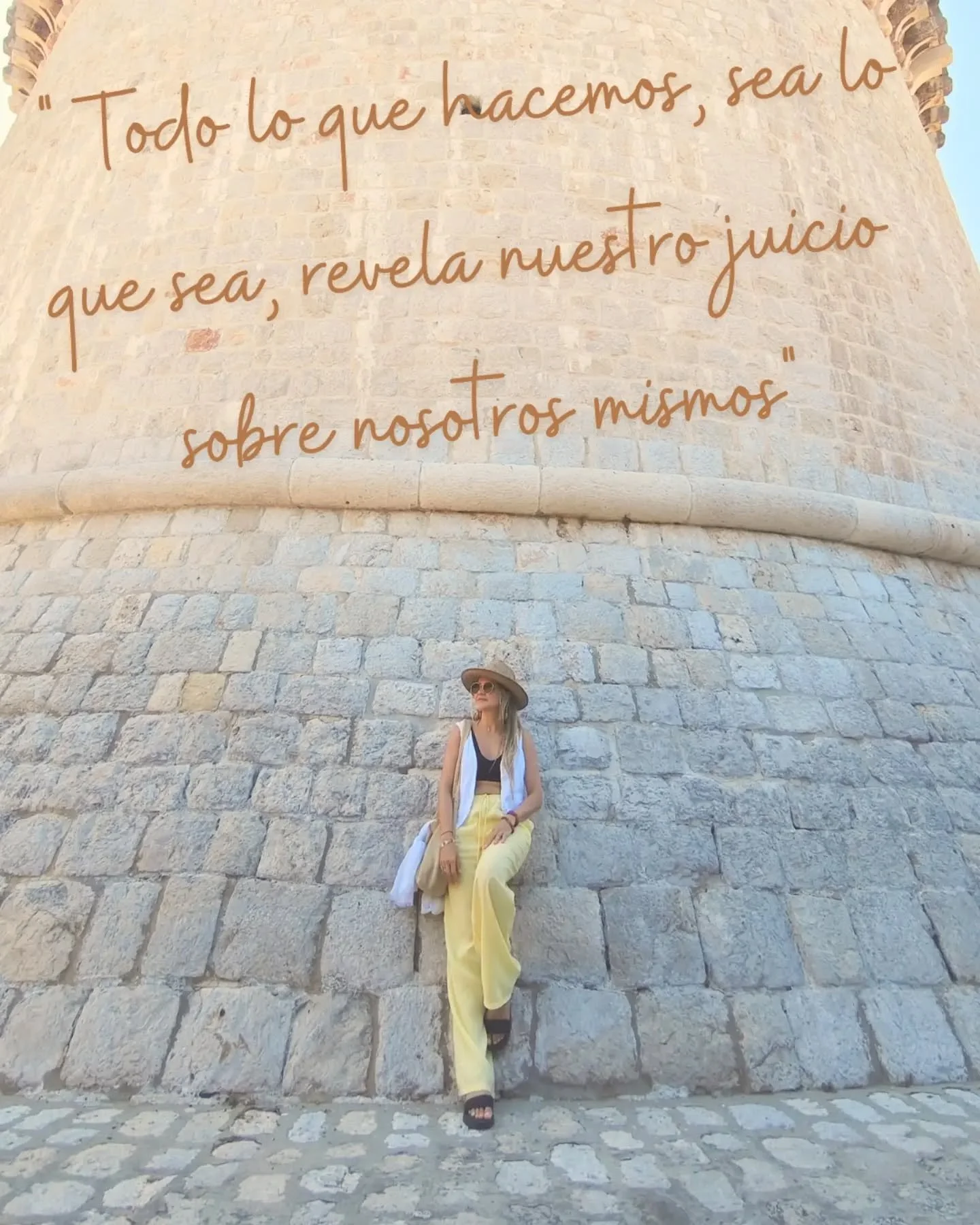 Una de esas frases poderosas que nos sacuden en nuestra conciencia y nos abren nuevas posibilidades en nuestro forma de ser en el mundo.

"Todo lo que hacemos, sea lo que sea, revela nuestro juicio sobre nosotros mismos" Rafael Echeverr&iac