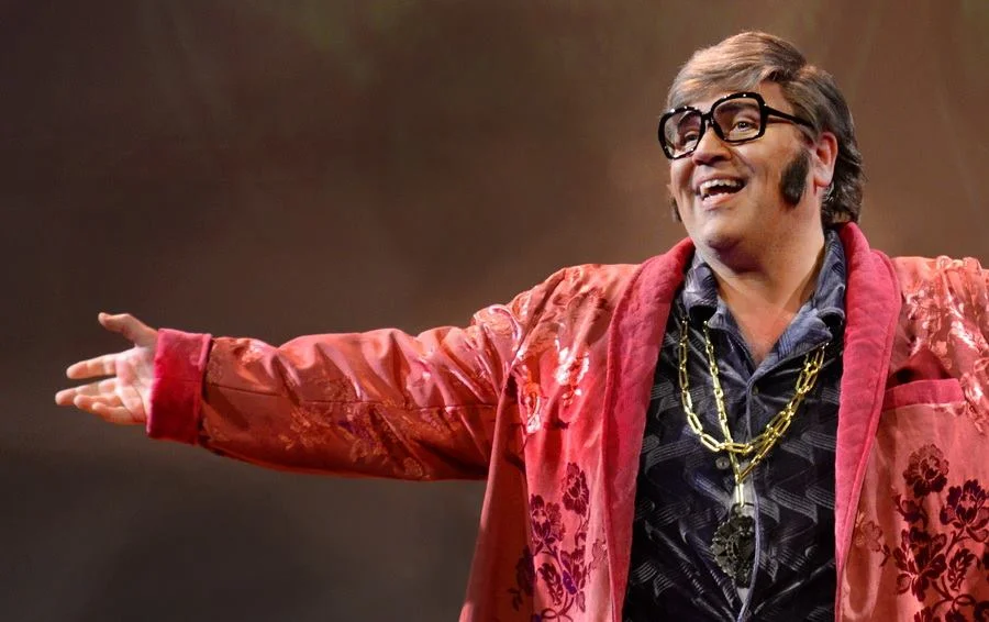 Steven Condy offers a lovable, and updated DON PASQUALE. Check out the HAPPY AMPER SPOTLIGHT for a look into the work of this talented artist.