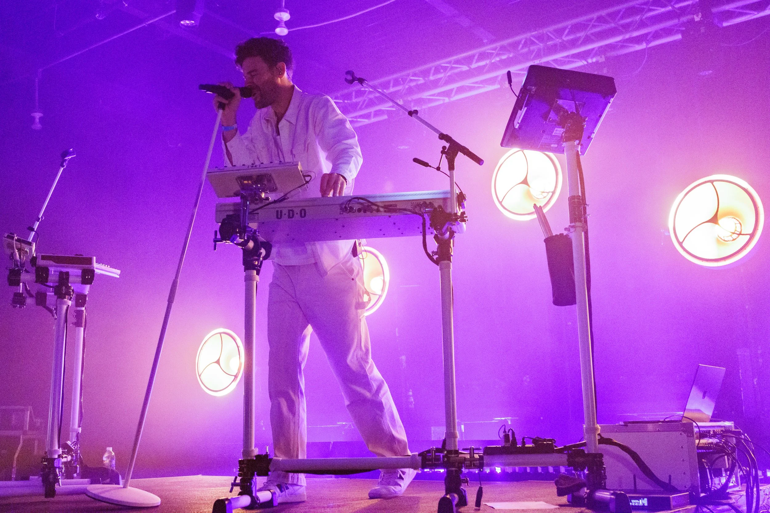 VANDELUX LIVE!! | CATS CRADLE